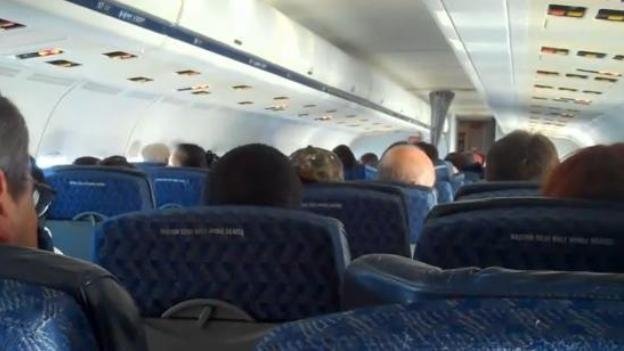 Aerolíneas reducen el espacio en clase turista Aerolíneas reducen el espacio en clase turista