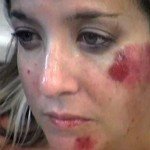 Fotos: Policías golpean brutalmente a una mujer Fotos: Policías golpean brutalmente a una mujer