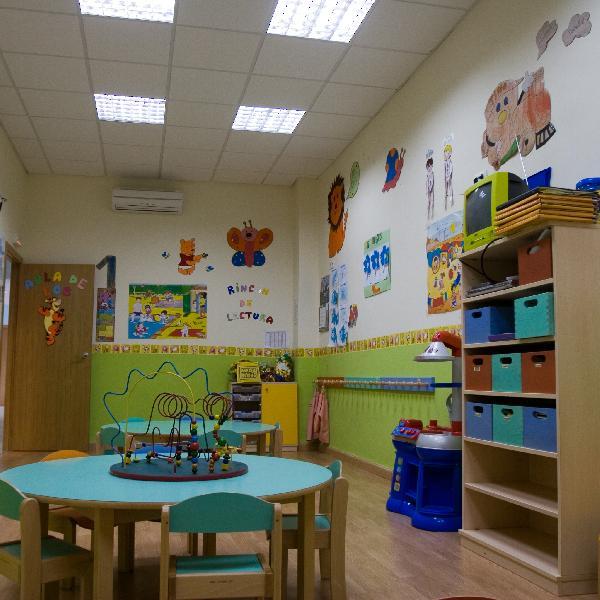 Guardería cuida niños de noche para que los padres puedan procrear