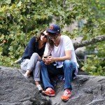 El beso que confirma la relación de famosa pareja - Fotos El beso que confirma la relación de famosa pareja - Fotos