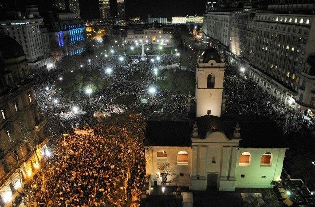 Protesta masiva en Argentina contra el gobierno