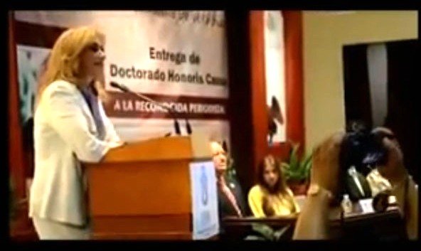 Video: Activistas agreden a la periodista Adela Micha