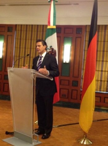Enrique Peña Nieto quiere modificar la Constitución
