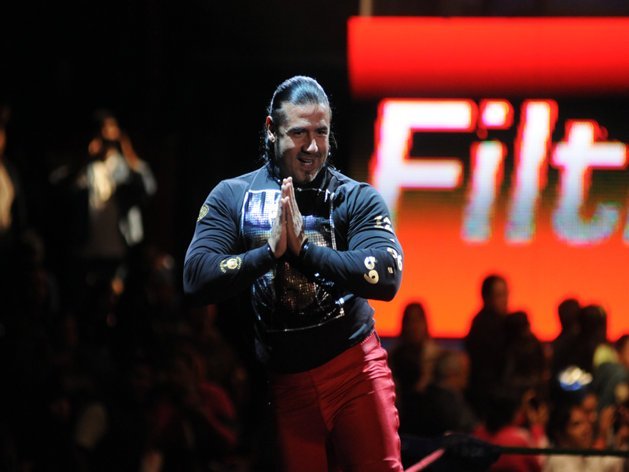 El luchador Héctor Garza tiene cáncer pulmonar
