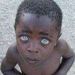 Foto: el misterio del niño con ojos color Zafiro Foto: el misterio del niño con ojos color Zafiro
