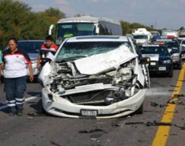 Leticia Calderón sufre accidente vial; sus hijos en grave estado de salu Leticia Calderón sufre accidente vial; sus hijos en grave estado de salu