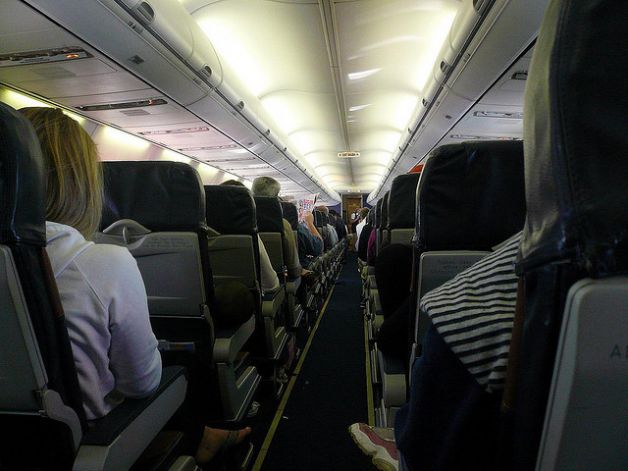 Cuáles son los asientos más seguros al viajar en avión