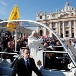 La despedida del papa Benedicto XVI en la Plaza de San Pedro - Fotos
