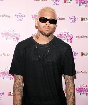 Chris Brown amenaza a un valet parking por 10 dólares - Video