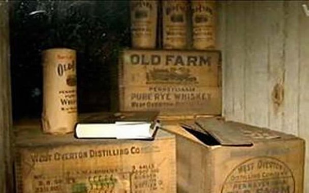 Denuncian a vigilante por beberse más de 100,000 dólares en whiskey