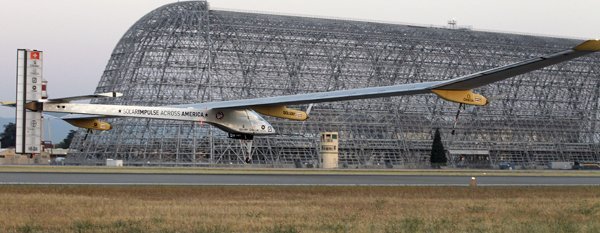 Avión solar ya sobrevuela Estados Unidos - Fotos