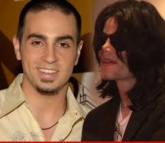 Bailarín acusa a Michael Jackson de abuso sexual Bailarín acusa a Michael Jackson de abuso sexual