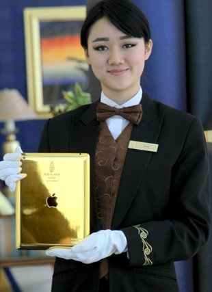 Insólito: Hotel regala iPads de oro a turistas