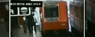 Video: Mujer cae a las vía del metro y muere; su bebé se salva