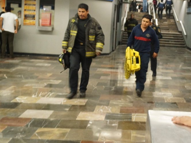 Una persona se suicida en la estación del Metro La Raza