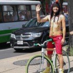 Rubén Albarrán en la 'Rodada Mundial Ciclista al Desnudo' Rubén Albarrán en la 'Rodada Mundial Ciclista al Desnudo'