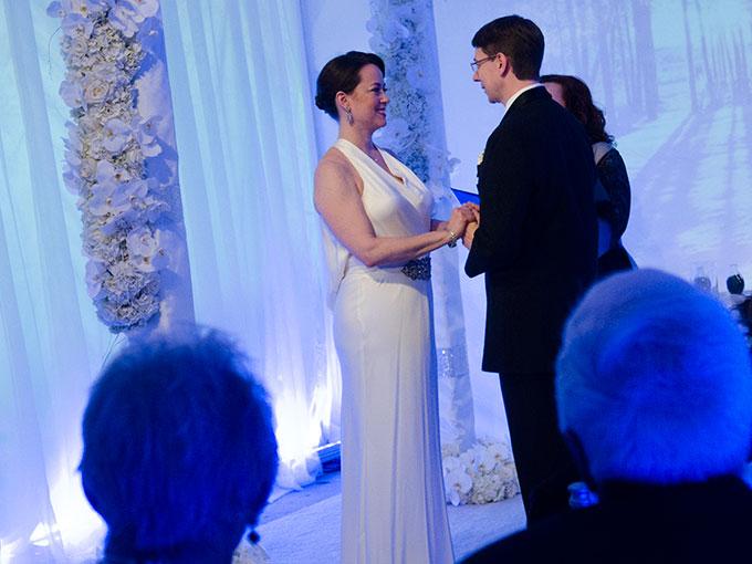 Cómo pedir la ayuda para el matrimonio civil