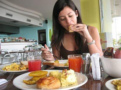 Causas del consumo excesivo de alimentos