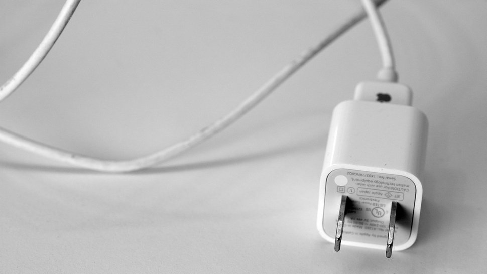 Un hombre está en coma tras electrocutarse con su iPhone Un hombre está en coma tras electrocutarse con su iPhone