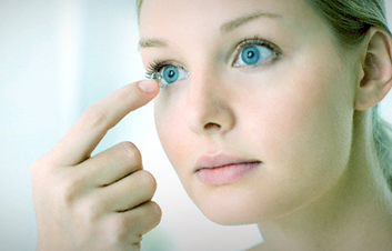 Lentes de contacto resisten al maquillaje y cuidan tus ojos