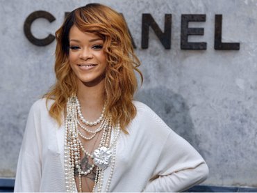 Video: Así desafina Rihanna en un karaoke