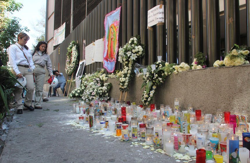 La PGR se disculpa por confundir cadáveres
