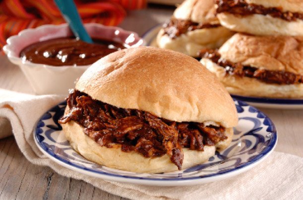 Receta para hacer las más ricas hojaldras de pollo con mole rojo
