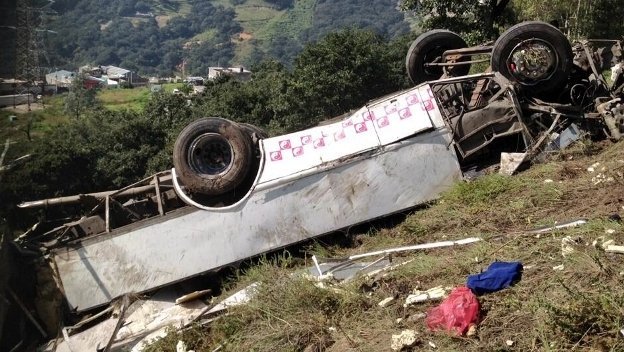 Volcadura de camión en el Estado de México deja al menos 14 muertos
