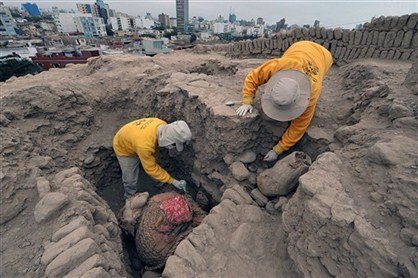Descubren momias milenarias en Lima
