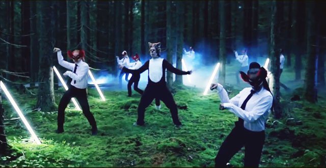 Escucha 'The Fox (What Does The Fox Say?)' nuevo furor musical