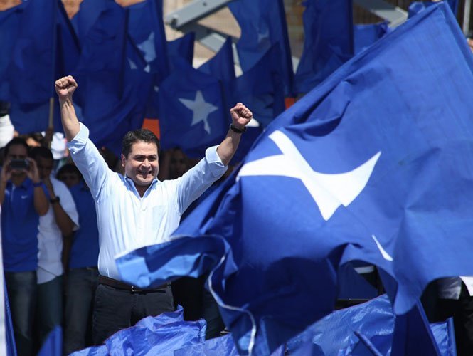 Orlando Hernández es oficializado como ganador en Honduras