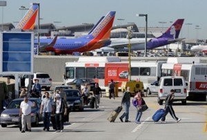 EUA pone en alerta a aeropuertos por bombas ocultas en zapatos